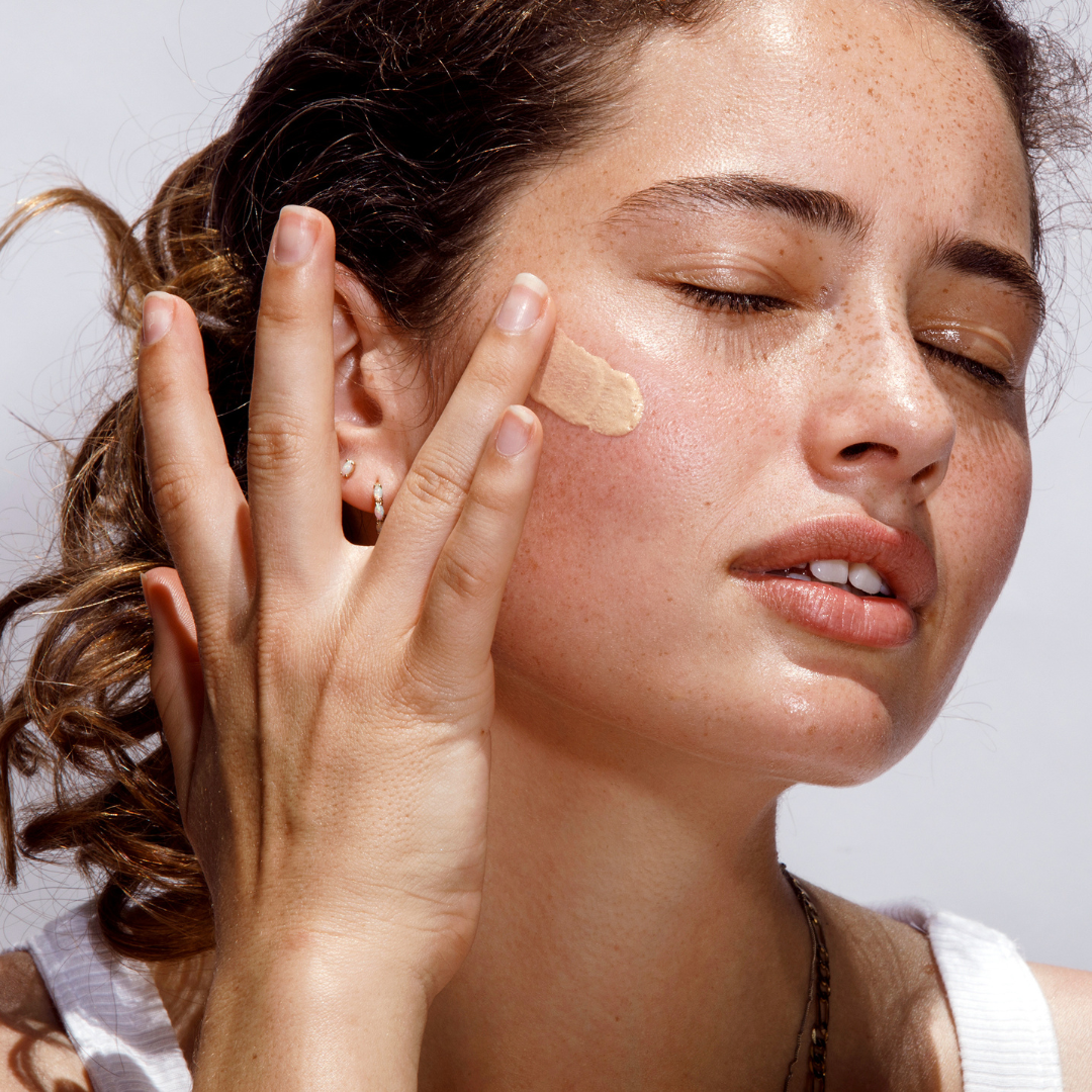 The Organic Skin Co. - Primp N' Prime - Tinted Moisturizer and Face Primer